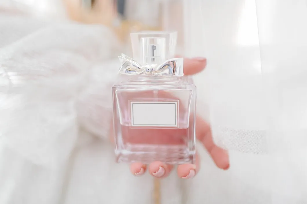 Buy your girlfriend a sweet, scent that matches her taste.