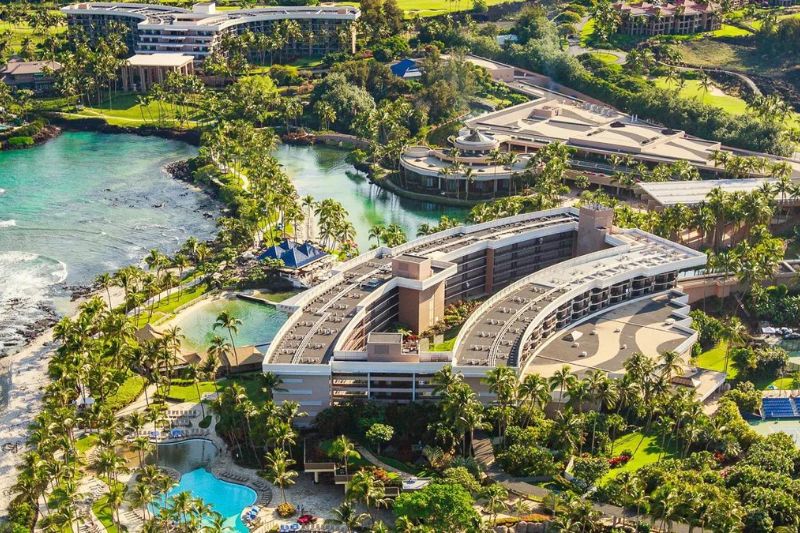 For families or travelers looking for a resort with a wide range of activities, Hilton Waikoloa Village is an excellent choice