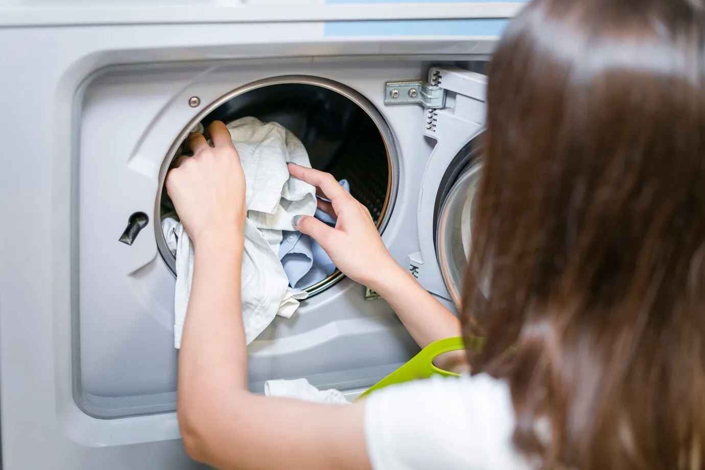 How to wash Polyester fabric clothes in the machine