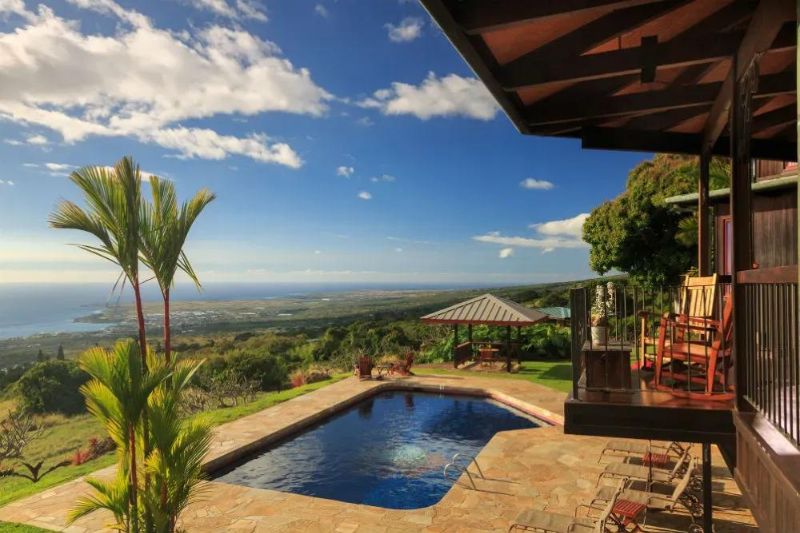 If you prefer a more intimate and boutique experience, Holualoa Inn is a hidden gem nestled in the Kona coffee country