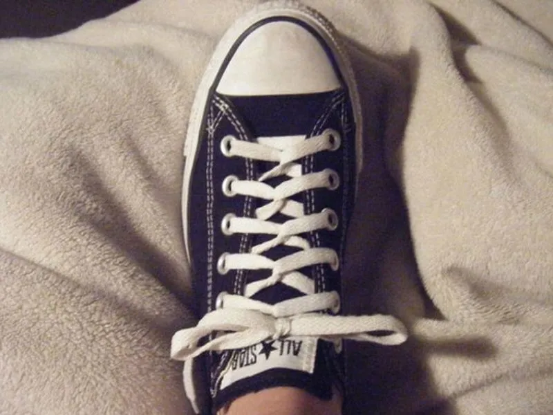 Loop back Converse shoe laces