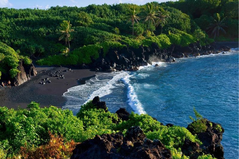 Maui, often called the “Valley Isle,” is known for its stunning natural diversity, making it one of the most popular Hawaiian islands for visitors